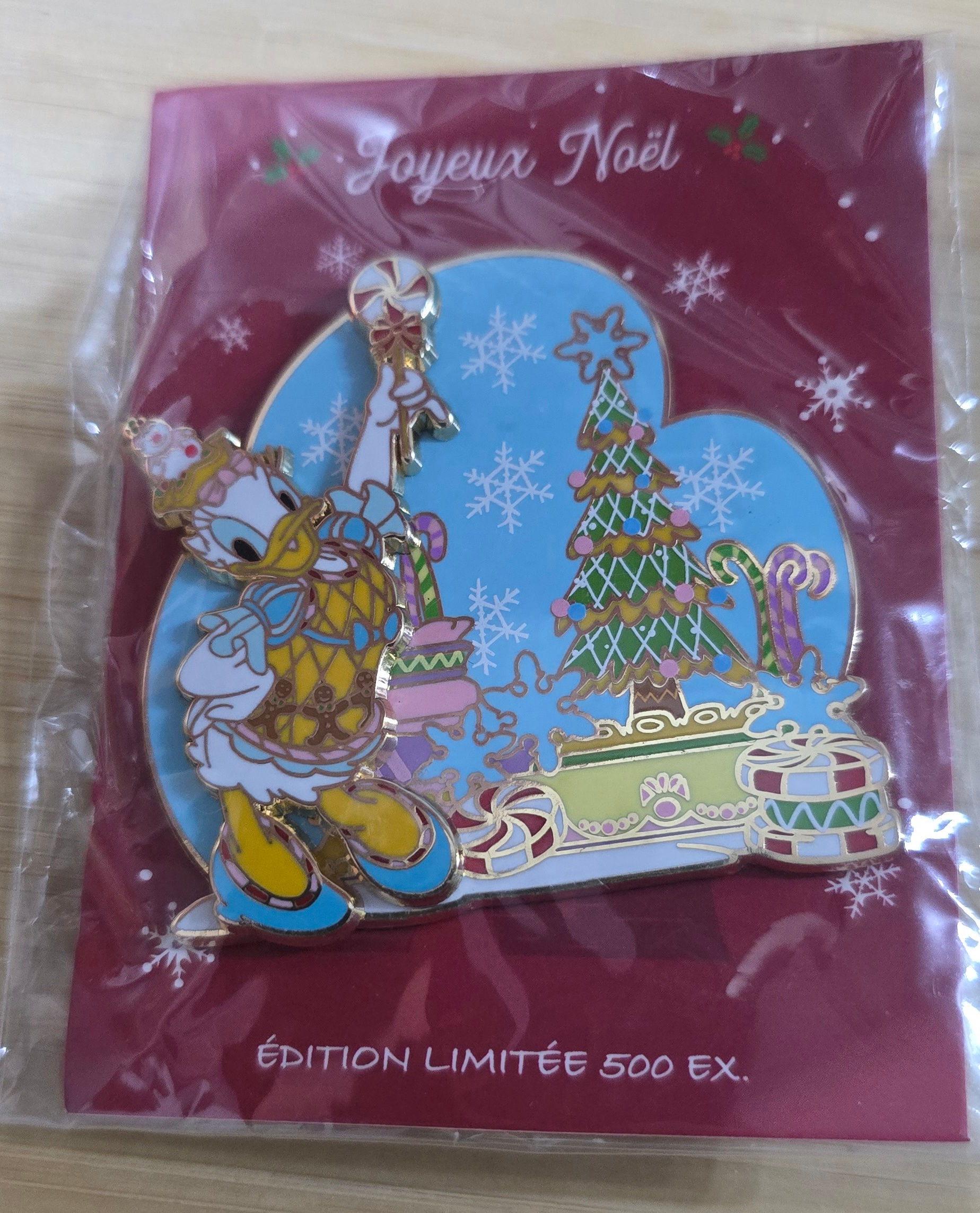 Pins EL Parade Noël Daisy