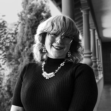 Mel-Campbell-Portfolio-Headshot_edited.j