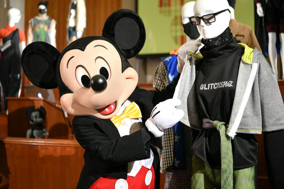 MICKEY GLITCHING THROUGH TIME EVENT