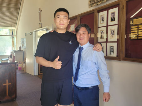 환영합니다. 목사님은 그저 작을 뿐입니다. 
