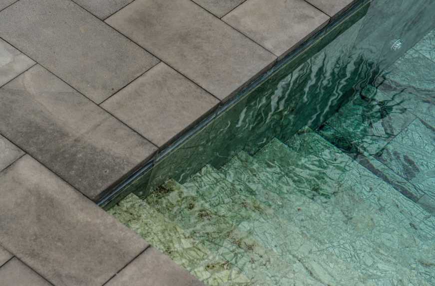 How to Incorporate Glass Pool Fences Into Sloped or Hilly Terrain in Royse City