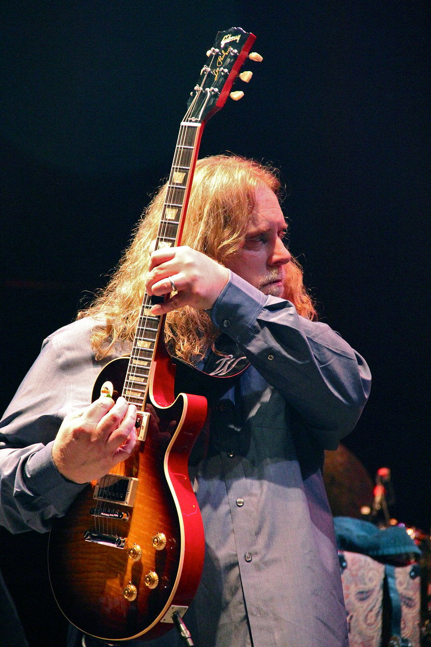 Thumbnail: Warren Haynes' Played Guitar String Leather Bracelet to Aid Jamaica