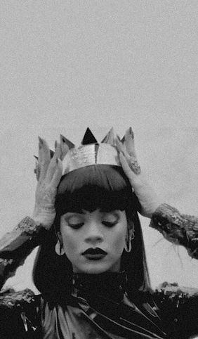 queen rihanna.jpeg