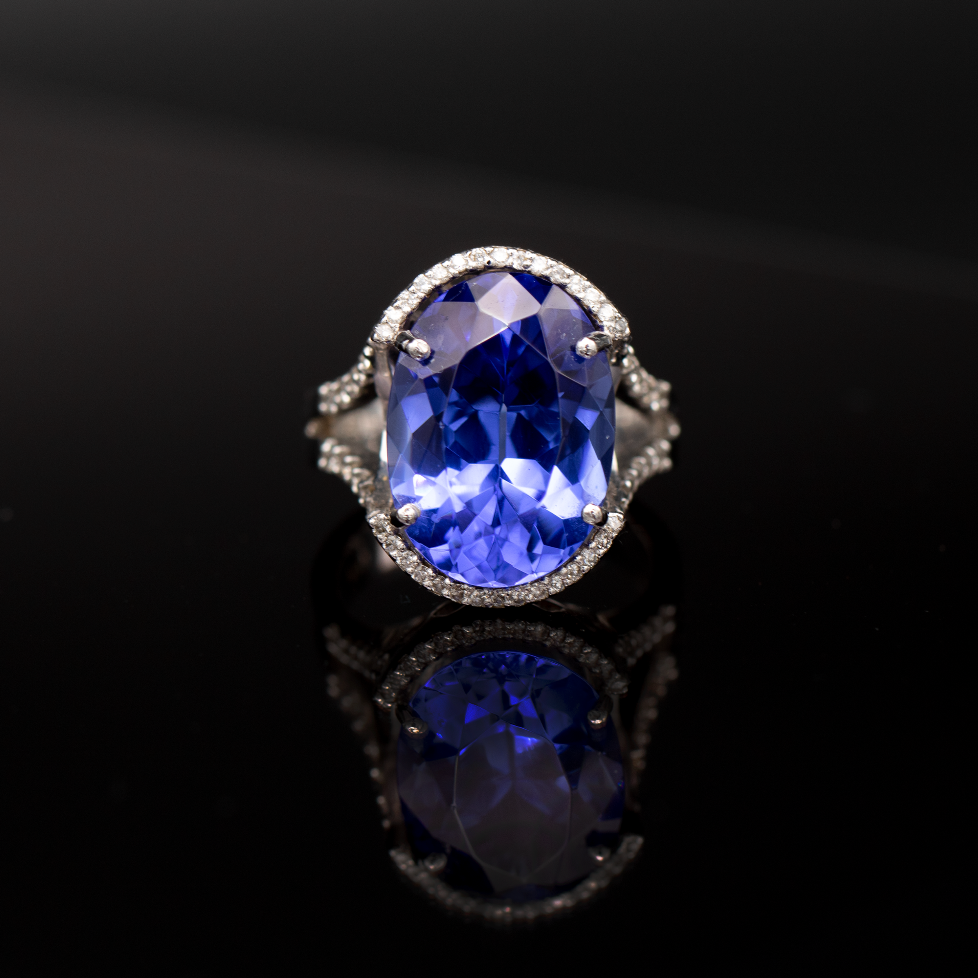 18ct White Gold Oval Cut Tanzanite & Diamond Ring
