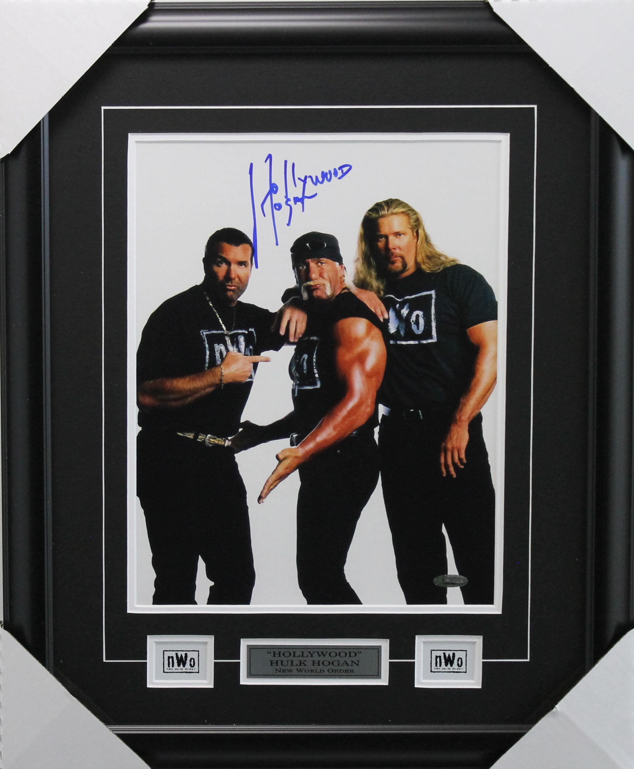 Hulk Hogan Signed 11x14 Frame
