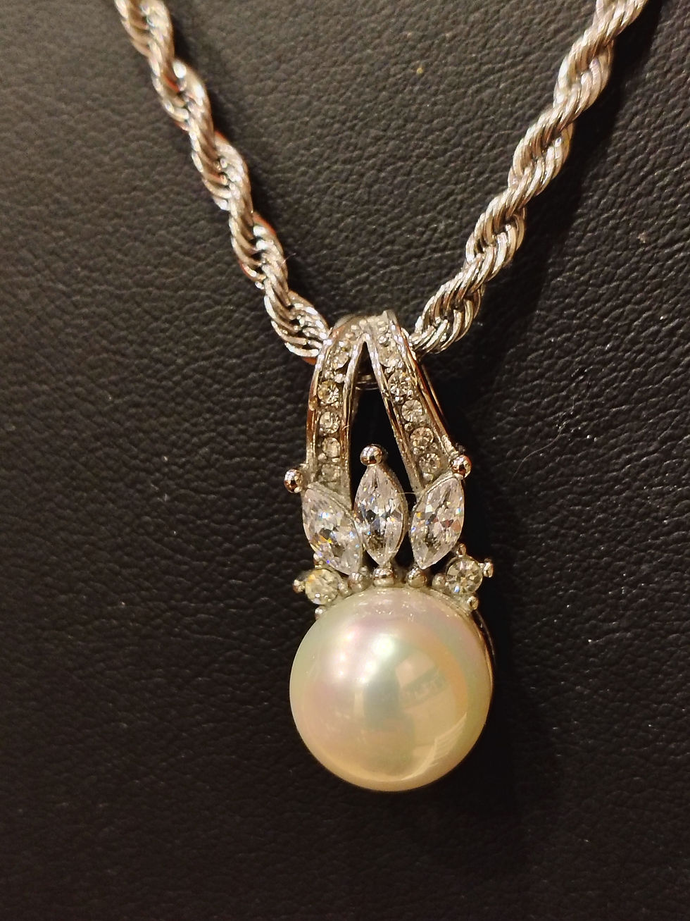 Thumbnail: Silver plated shell pearl and diamante necklace