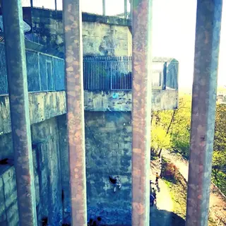 зенитная башня, Люфтваффе, Вторая мировая война, оборонительные сооружения, Берлин, Третий Рейх, нацистская архитектура, историческое место, экскурсия по Берлину