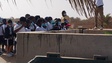 Visite de la station de traitement des boules de vidange par une classe du primaire