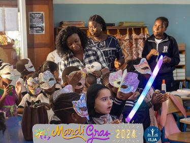 MARDI GRAS avec les élèves de la maternelle de l'ISJA