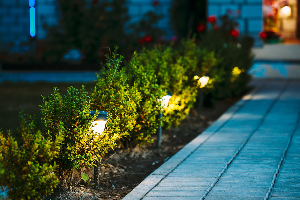 Light Up Your Front Yard With These 8 Outdoor Lighting Ideas in Canton, MI