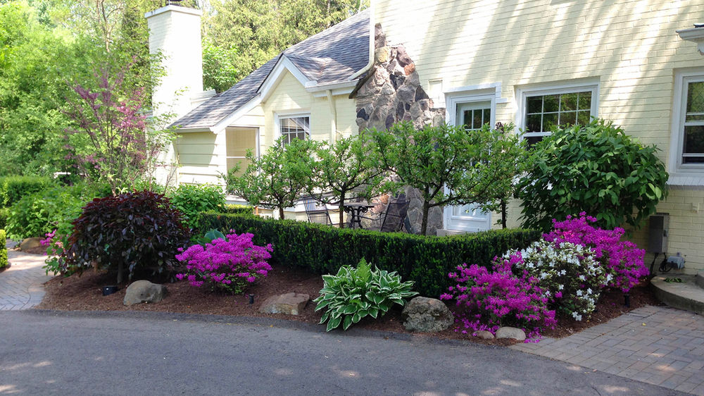 Give Your Home a New Look With These Landscaping Tips in the Bloomfield