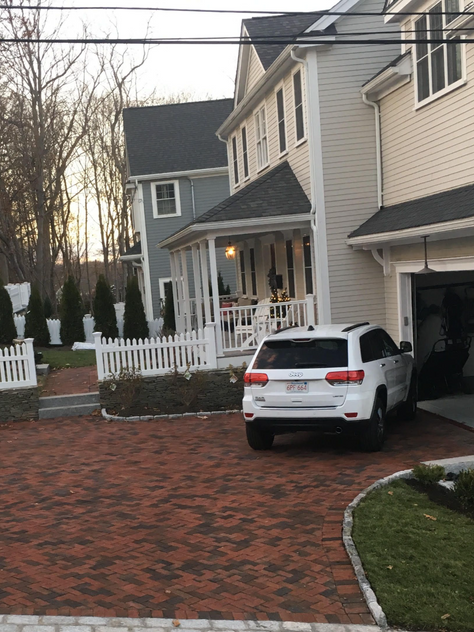 5 Reasons to Choose a Traditional Paver Driveway in the Weston, MA, Area