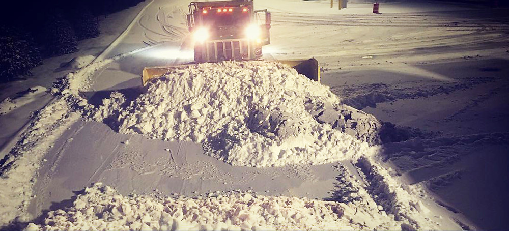Get On the Top of the Commercial Snow Removal List in Bloomfield Hills, MI