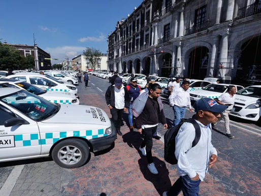 Taxistas del norte del Estado de México bloquean Toluca en protesta por invasión de rutas