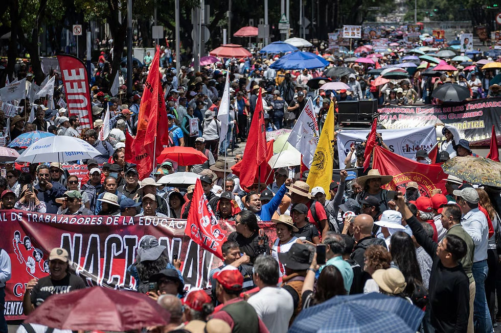Las marchas y protestas contrastan con el "ambiente mundialista"