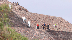 En el video se escuchan comentarios como "¡Si os movéis, os sacrifico!", "Corta ese plástico rápido", entre otros.