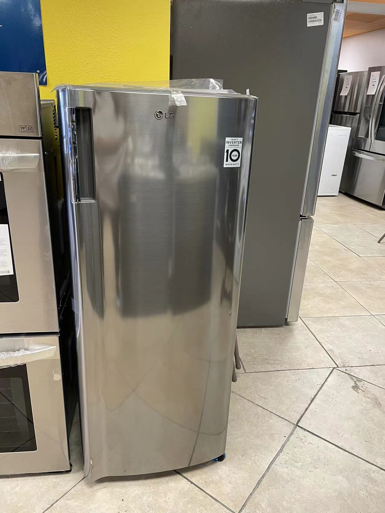 7 cu. ft. Single Door Refrigerator