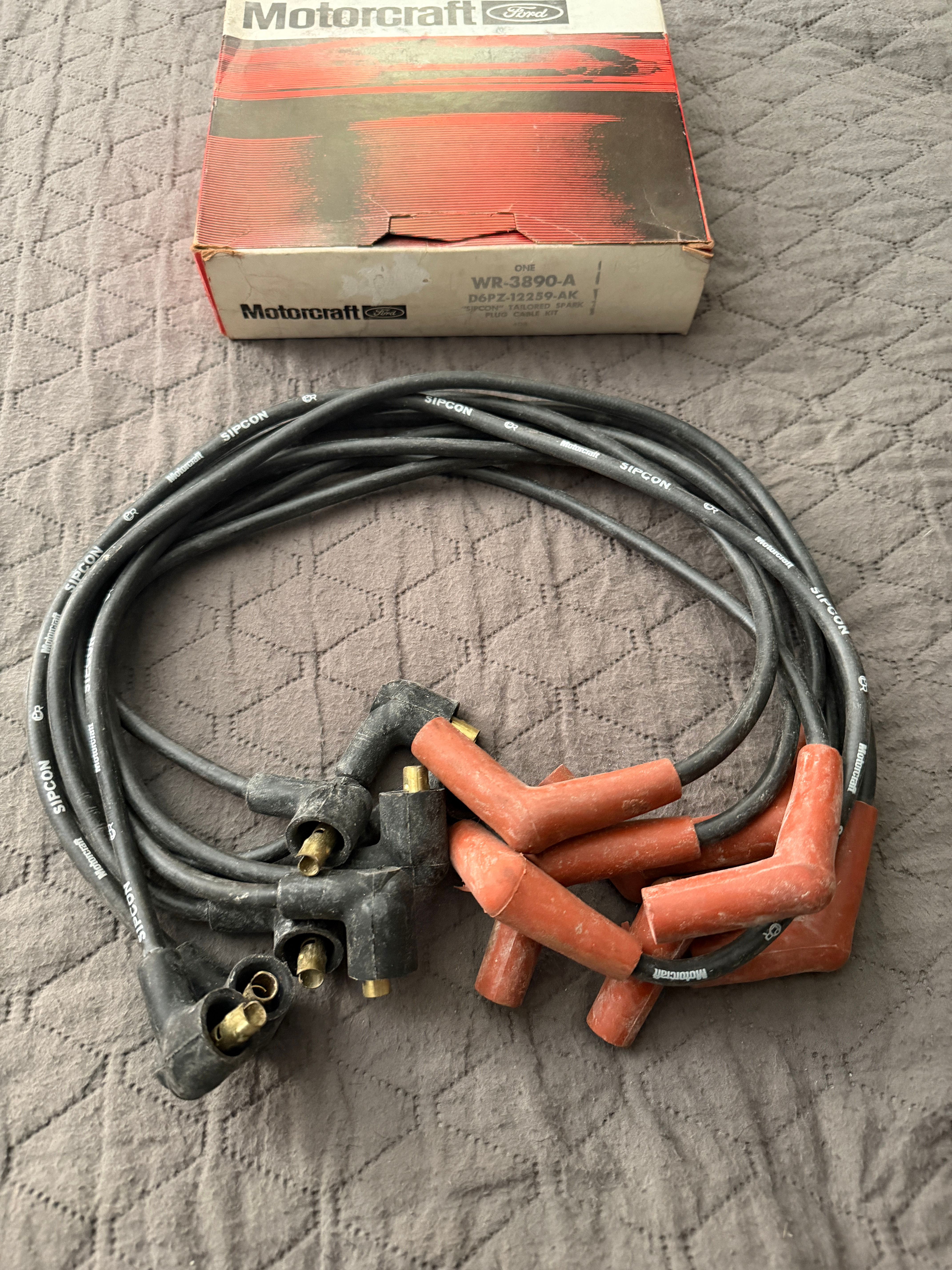 Nos D6PZ-12259-AK WR-3890A 1975-76 F100,Mustang,Bronco 302 Spark Plug Wire Set