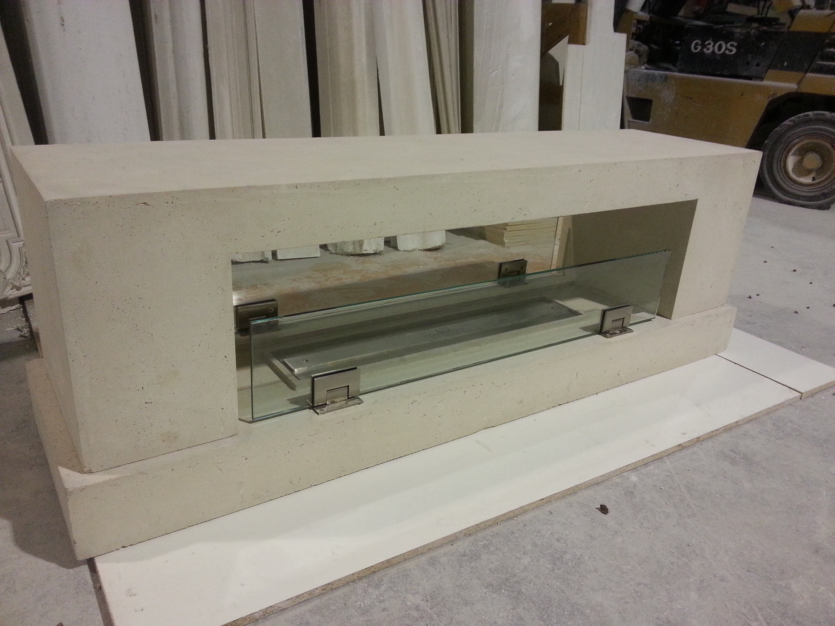 Double sided linear fireplace