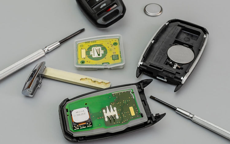 Sustitución de carcasas y pilas de llaves de coche en Torrevieja