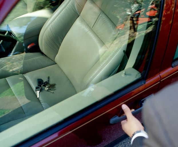 Cerrajero Llaves de Coche Torrevieja – Apertura, Duplicado y Programación de Llaves