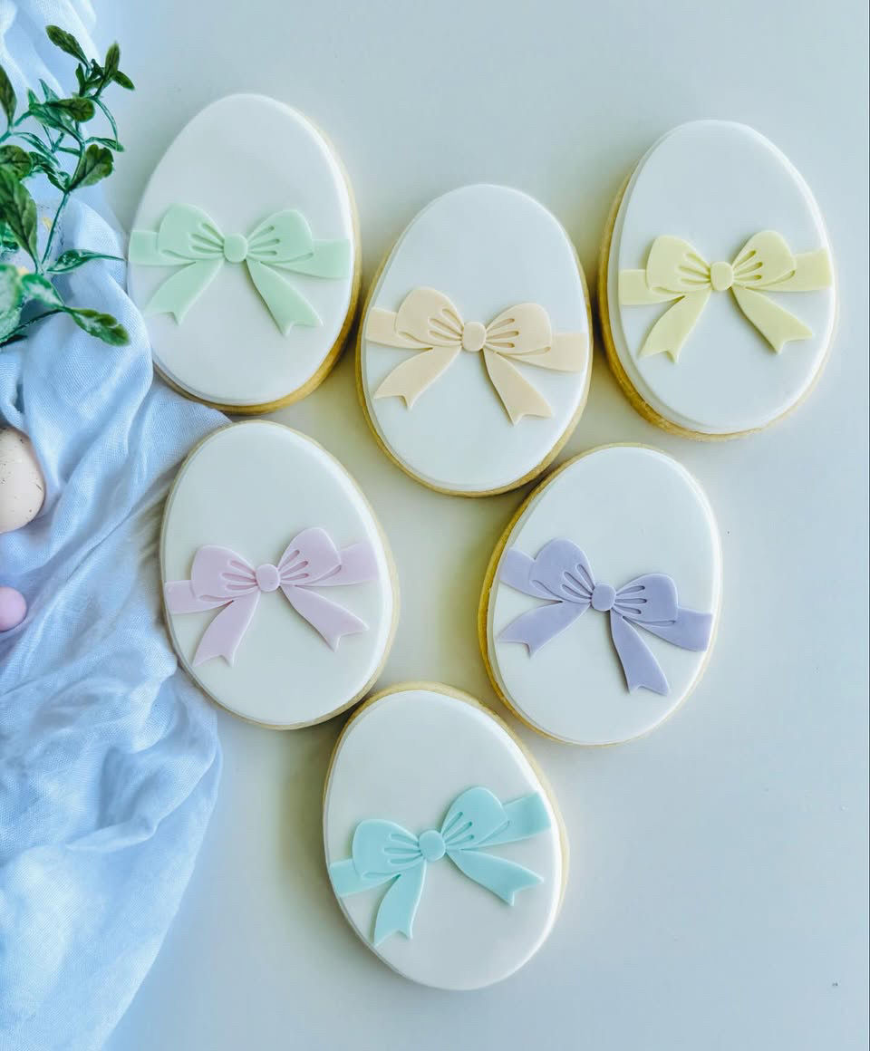 Thumbnail: Bow Egg - Cookie Cutter & Fondant Stamp