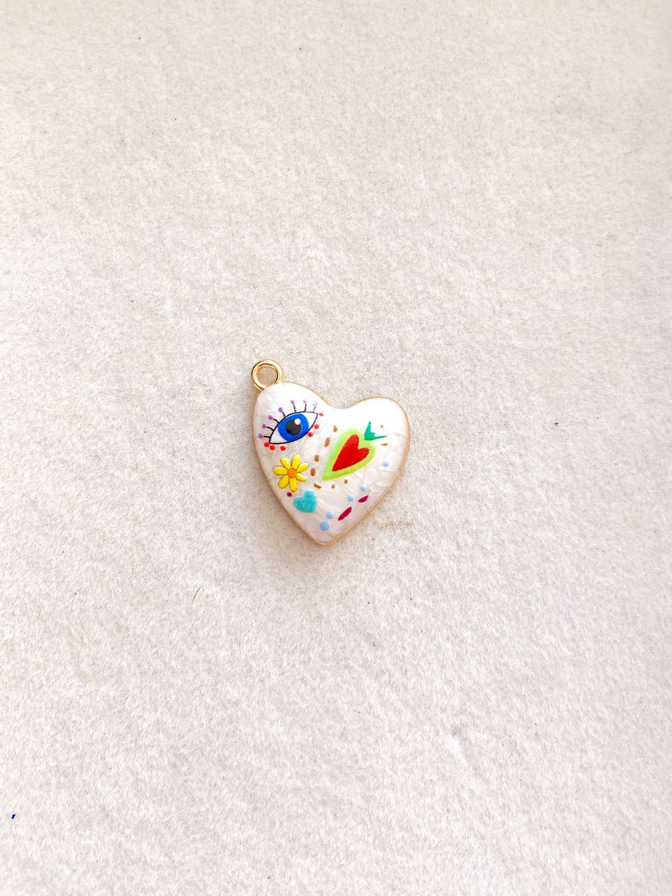 Miniatura: Dije corazón con diseños florales