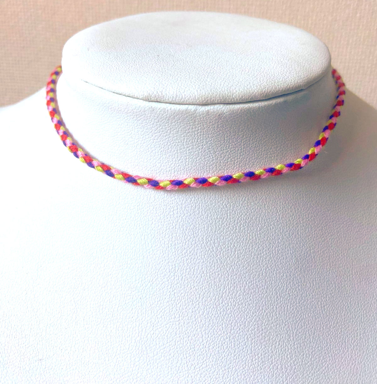 Collar de hilo trenzado