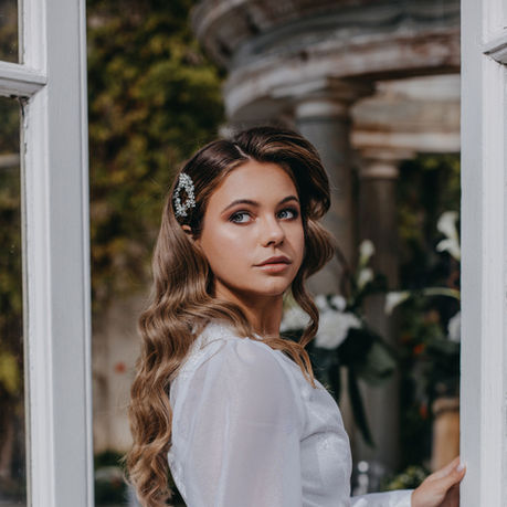 Soft glam bridal makeup with smouldering eyes at Sennowe Park, Norfolk by Becky Downton