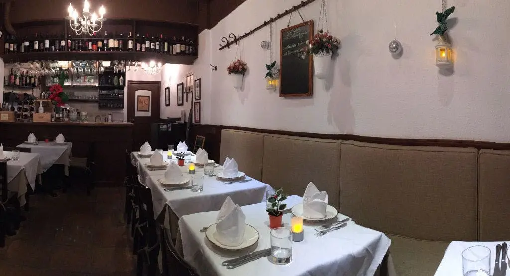 Trattoria caffe Monteverdi preparing for guests during dinner