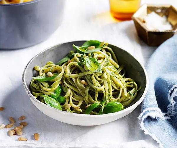 Linguine with pesto