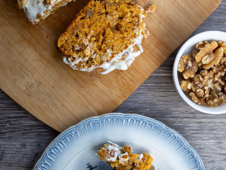 Healthy & simple carrot cake with light frosting