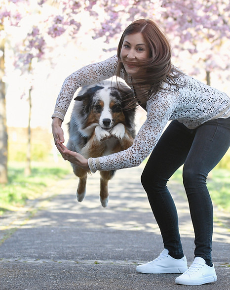 Trick: Sprung durch die Arme