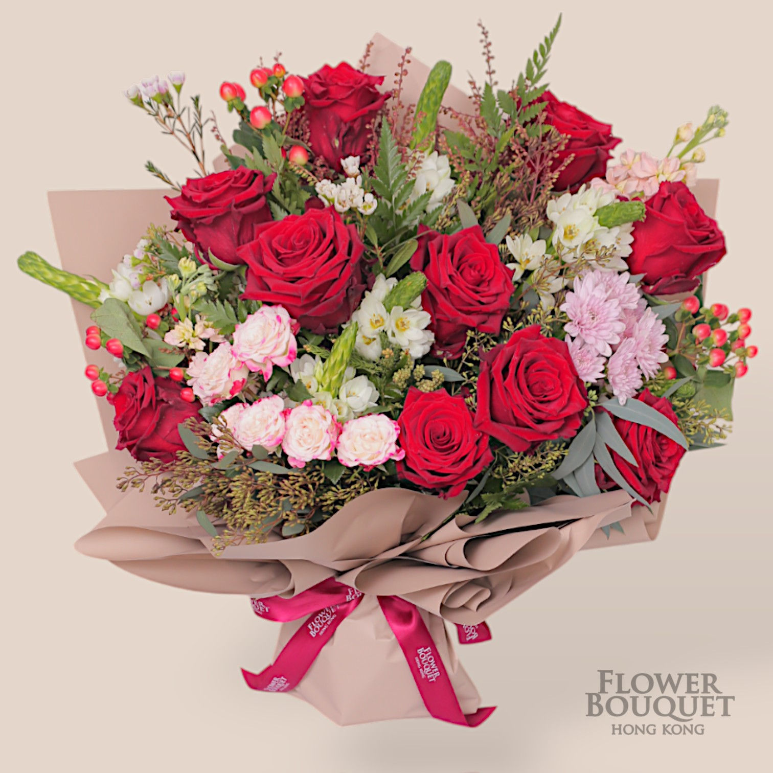 紅玫瑰 +粉紅小玫瑰 + 紅豆 + 時令襯花 花束 (一天前預訂)