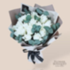 18/28/50/99 枝白玫瑰 + 尤加利葉 花束