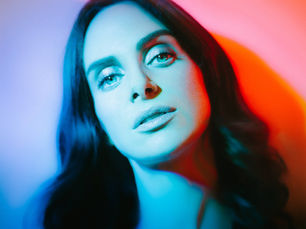 Blooms Unveils Delicate Alt-pop Track 'Text Me When You Get Home'