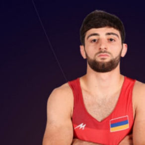 Юрий Овеян, бронзовый призер чемпионата мира. победил турецкого противника