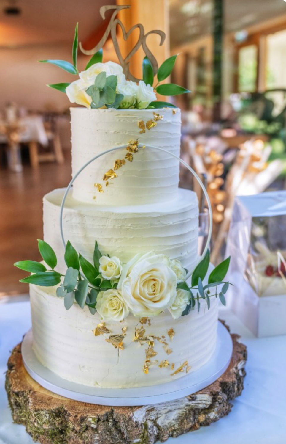 Hochzeitstorte mit Blummenloop