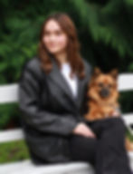 Bild von Hundetrainerin von City Wauzis mit Hund.