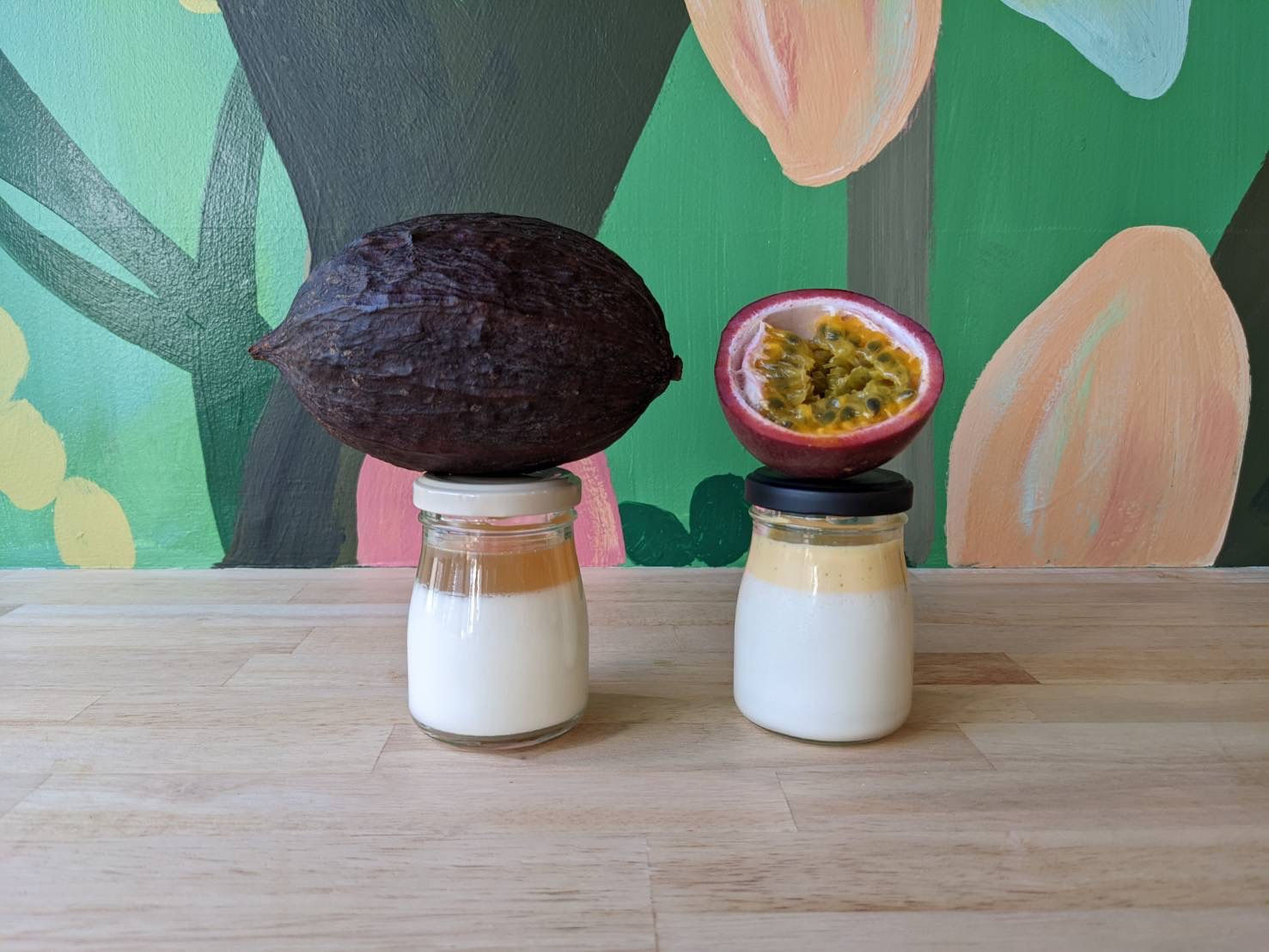 ようこそ、**ChocoForest（チョコフォレスト）**へ。当店は大阪にあるビーントゥバーのチョコレートショップです。ベリーズやトリニダード・トバゴなど、世界各地から厳選したカカオ豆を使用し、少量ずつ丁寧に手作りしています。カカオの個性を最大限に