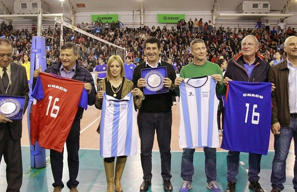 PEPPO EN EL TEST MACH DE VÓLEY ENTRE ARGENTINA Y BRASIL