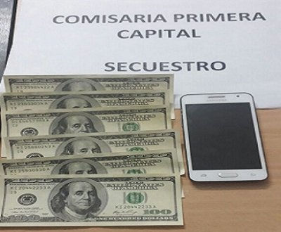 DEMORAN A UNA MUJER POR COMPRAR CELULARES CON DINERO FALSO