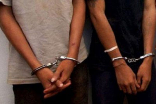 DETIENEN A PAREJA BUSCADA POR LA JUSTICIA
