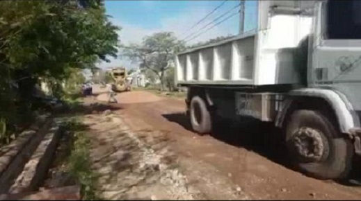 SÁENZ PEÑA: VIALIDAD PROVINCIAL TRABAJA HACIENDO CUADRAS DE RIPIO