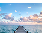 Ponton avançant vers la mer, symbole de cheminement et d'ouverture à de nouvelles perspectives et de nouveaux horizons