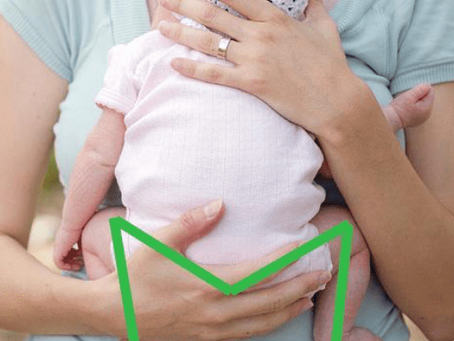 למה לא מומלץ לשאת תינוק עם הפנים החוצה במנשא?