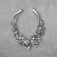 tira de chinelo de pedrarias prateada.png