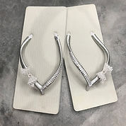 chinelo feminino quadrado branca com tira decorada com laço rv85 chinelos.jpeg