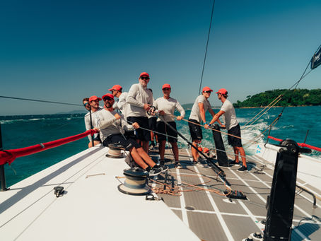 A arte de se mover com os ventos — Um projeto da Bellei Salvador com o atleta olímpico Samuel Albrecht em Jurerê internacional.