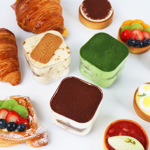 Set of 3 tiramisu including classic, biscoff and matcha tiramisu.